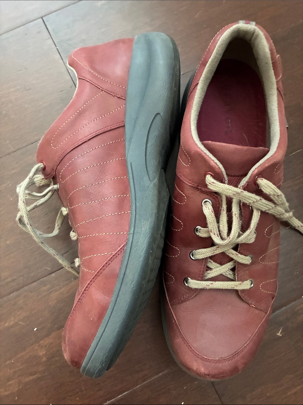 Women’s Aravon waterproof Lace-Up walking shoes